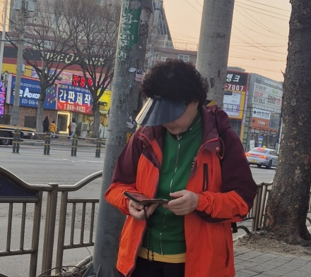 [박한표 인문 운동가의 인문 일지] 어쨌든 우리는 스마트폰에 중독되어 있다.1