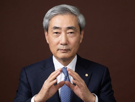 한은 총재 "물가안정 최우선"…금리 인상 시사에 시장 긴장